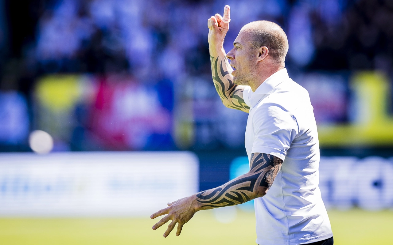 Woede bij trainer Danny Buijs over bestuurlijk falen